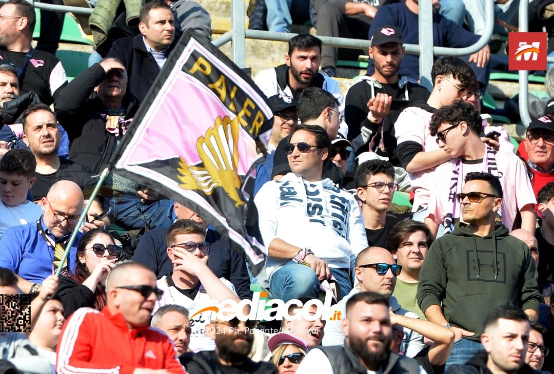 FOTOTIFO Palermo-Como 3-0, gli scatti ai tifosi al “Renzo Barbera” (GALLERY) - immagine 119