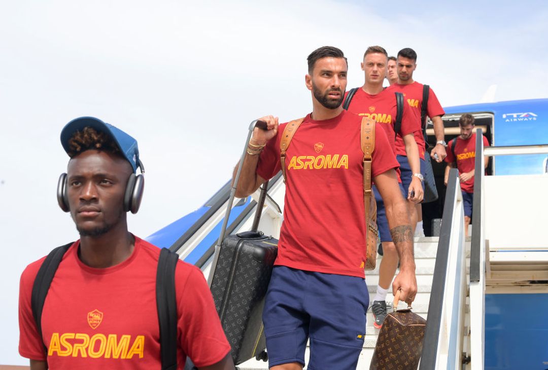 La Roma in partenza per il Portogallo – FOTO GALLERY - immagine 31