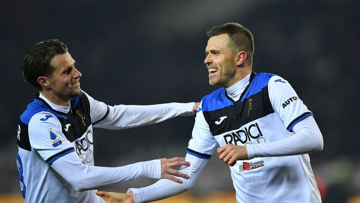 TURIN, ITALY - JANUARY 25:  Josip Ilicic (R) of Atalanta BC celebrates a goal during the Serie A match between Torino FC and  Atalanta BC at Stadio Olimpico di Torino on January 25, 2020 in Turin, Italy.  (Photo by Valerio Pennicino/Getty Images) 