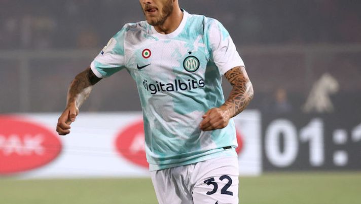 LECCE, ITALY - AUGUST 13: Federico Dimarco of Inter during the Serie A match between US Lecce and FC Internazionale at Stadio Via del Mare on August 13, 2022 in Lecce, . (Photo by Maurizio Lagana/Getty Images) Inter, la probabile formazione: la Lu-La, novità Bastoni e Dimarco ancora in pole - immagine 1