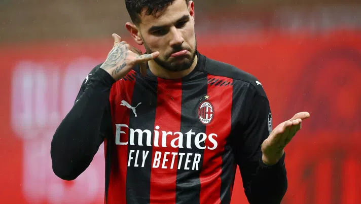 Theo Hernández (difensore AC Milan) esulta per il suo gol decisivo al 92' di Milan-Lazio 3-2 (Serie A 2020-2021) | AC Milan News (Getty Images)