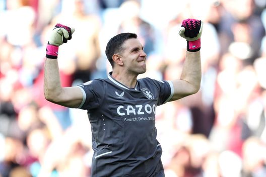 (Photo by Catherine Ivill/Getty Images) Il Dibu Martinez “chiama” Messi all’Aston Villa: “Per lui mi riduco lo stipendio”- immagine 2