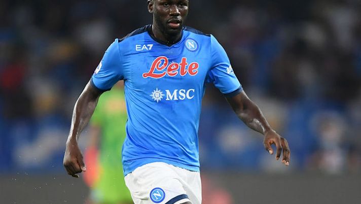 NAPLES, ITALY - SEPTEMBER 26: Kalidou Koulibaly of SSC Napoli during the Serie A match between SSC Napoli and Cagliari Calcio at Stadio Diego Armando Maradona on September 26, 2021 in Naples, Italy. (Photo by Francesco Pecoraro/Getty Images) Koulibaly: “Non litigherò con De Laurentiis, ho avuto offerte ma il prezzo è troppo alto” - immagine 1