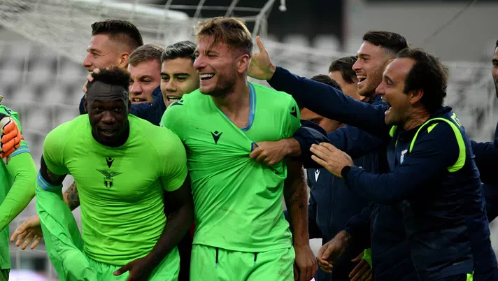 TURIN, ITALY - NOVEMBER 01: Felipe Caicedo of SS Lazio celebrate a fourth goal with his team mates during the Serie A match between Torino FC and SS Lazio at Stadio Olimpico di Torino on November 01, 2020 in Turin, Italy. (Photo by Marco Rosi - SS Lazio/Getty Images)