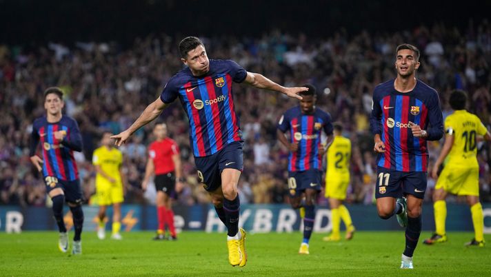BARCELONA, SPAIN - OCTOBER 20: Robert Lewandowski of FC Barcelona celebrates after scoring their sides first goal during the LaLiga Santander match between FC Barcelona and Villarreal CF at Spotify Camp Nou on October 20, 2022 in Barcelona, Spain. (Photo by Alex Caparros/Getty Images)  Barcellona