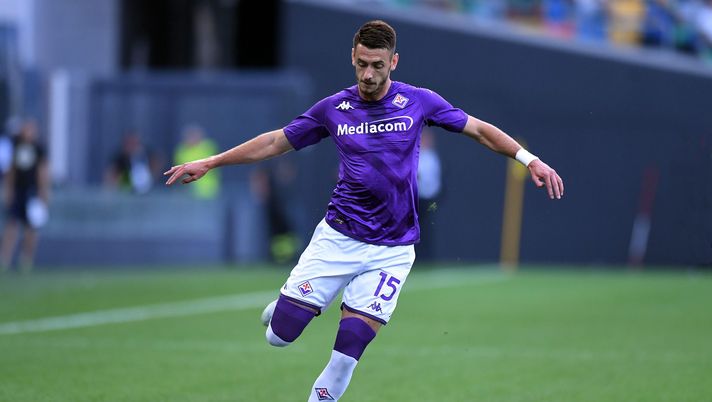 UDINE, ITALY - AUGUST 31: Aleksa Terzic of ACF Fiorentina in action during the Serie A match between Udinese Calcio and ACF Fiorentina at Dacia Arena on August 31, 2022 in Udine, Italy. (Photo by Alessandro Sabattini/Getty Images) Cor Sport – Terzic vuole il Bologna, ma c’è distanza con la Fiorentina - immagine 1