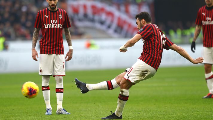 Il gol su punizione di Hakan Calhanoglu in Milan-Verona (credits: GETTY Images) Il gol su punizione di Hakan Calhanoglu in Milan-Verona (credits: GETTY Images)