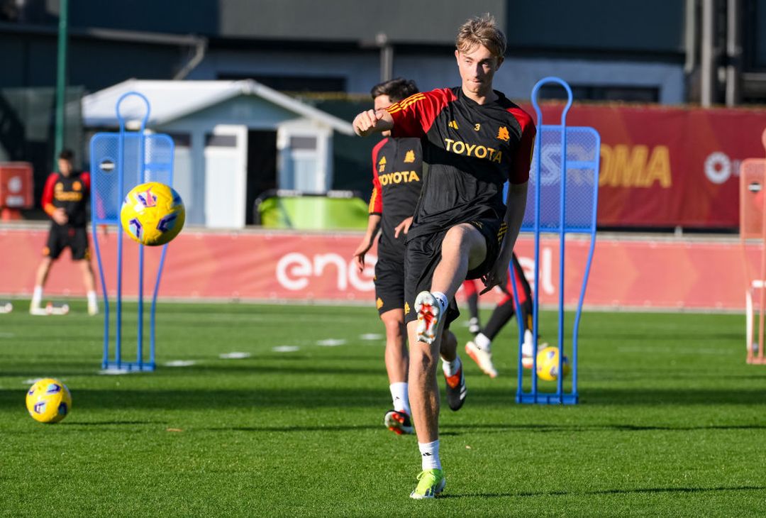 Trigoria, vigilia di Frosinone-Roma: la ‘festa’ dei compagni a Celik – FOTO GALLERY - immagine 33