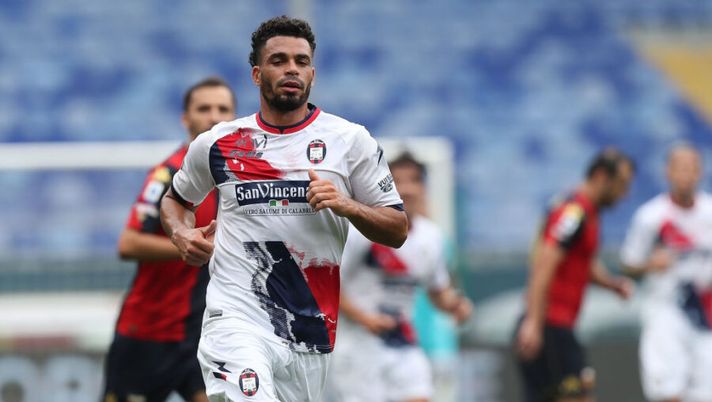 GENOA, ITALY - SEPTEMBER 20: Emmanuel Riviere of FC Crotone in action during the Serie A match between Genoa CFC and FC Crotone at Stadio Luigi Ferraris on September 20, 2020 in Genoa, Italy. (Photo by Gabriele Maltinti/Getty Images) Crotone, occhio a Riviere e al jolly Molina: come può cambiare la formazione - immagine 1