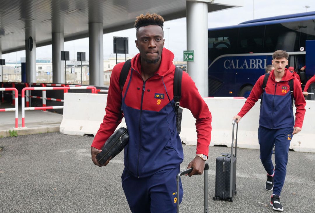 Roma, l’arrivo dei giallorossi in Portogallo – FOTO GALLERY - immagine 4