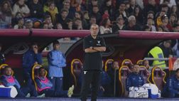 Seedorf in ciabatte? Di tutto di più al derby di Roma, Sarri colpito da…una ciabatta