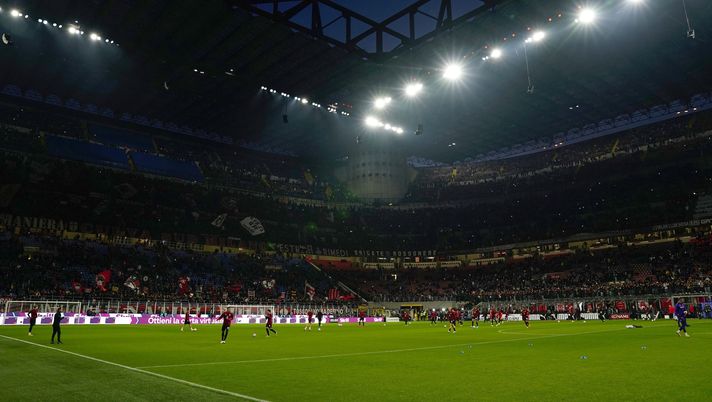 MILAN, ITALY - NOVEMBER 13: General view of the inside of Giuseppe Meazza San Siro stadium prior to the Serie A match between AC Milan and ACF Fiorentina at Stadio Giuseppe Meazza on November 13, 2022 in Milan, Italy. (Photo by Pier Marco Tacca/AC Milan via Getty Images) Intanto a Milano si parla di nuovo stadio, ecco il progetto del Milan - immagine 1