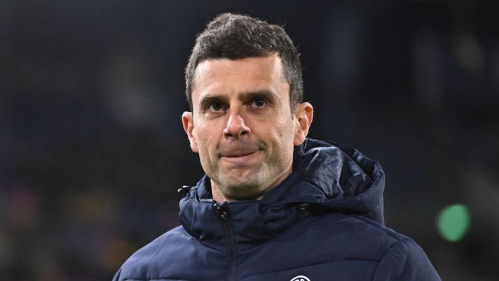 BOLOGNA, ITALY - JANUARY 27: Thiago Motta, head coach of Bologna FC during the Serie A match between Bologna FC and Spezia Calcio at Stadio Renato Dall'Ara on January 27, 2023 in Bologna, Italy. (Photo by Alessandro Sabattini/Getty Images) Bologna, quattro giocatori a parte verso la Sampdoria: chi può tornare in gruppo - immagine 1