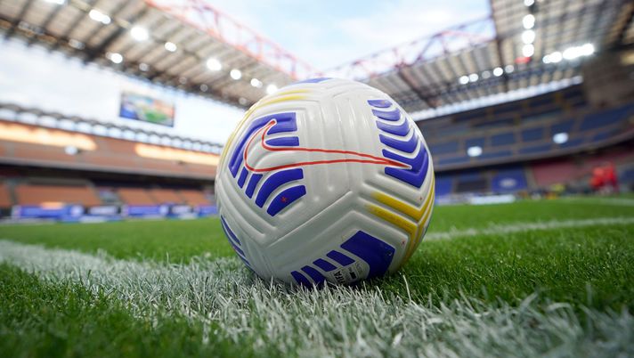 MILAN, ITALY - MAY 12: A general view of the match ball before the Serie A match between FC Internazionale and AS Roma at Stadio Giuseppe Meazza on May 12, 2021 in Milan, Italy. Sporting stadiums around Italy remain under strict restrictions due to the Coronavirus Pandemic as Government social distancing laws prohibit fans inside venues resulting in games being played behind closed doors. (Photo by Claudio Villa - Inter/Inter via Getty Images) MILAN, ITALY - MAY 12: A general view of the match ball before the Serie A match between FC Internazionale and AS Roma at Stadio Giuseppe Meazza on May 12, 2021 in Milan, Italy. Sporting stadiums around Italy remain under strict restrictions due to the Coronavirus Pandemic as Government social distancing laws prohibit fans inside venues resulting in games being played behind closed doors. (Photo by Claudio Villa - Inter/Inter via Getty Images)
