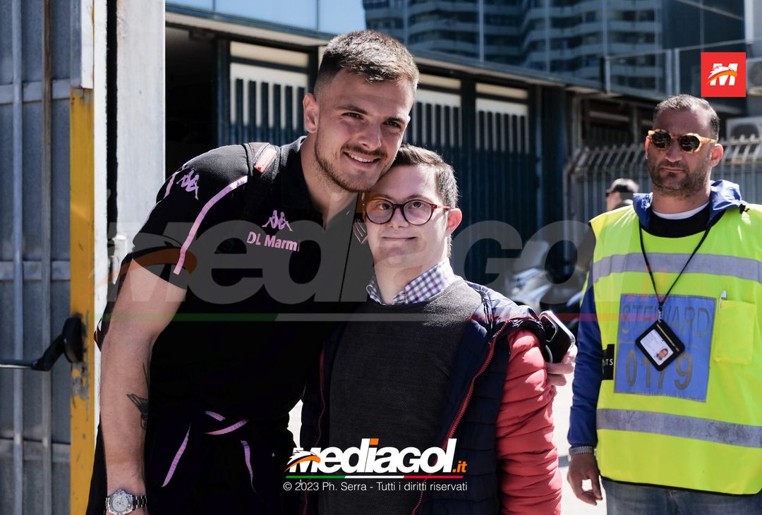 FOTO Parma-Palermo, i Rosanero in partenza dal “Renzo Barbera” (GALLERY) - immagine 14