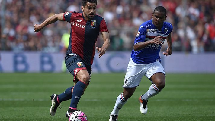 GENOA, ITALY - MAY 08: Tomas Rincon (L) of Genoa CFC in action against Lucas Martins Fernando of UC Sampdoria during the Serie A match between UC Sampdoria and Genoa CFC at Stadio Luigi Ferraris on May 8, 2016 in Genoa, Italy. (Photo by Valerio Pennicino/Getty Images) Tifosi Samp, accoglienza fredda a Rincon: ma il fallo nel derby su Krsticic non l’ha fatto lui… - immagine 1