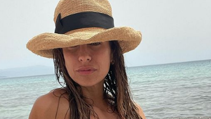 Elisabetta Canalis, fisico pazzesco! L&#8217;ex velina in bikini scatena il popolo del web 