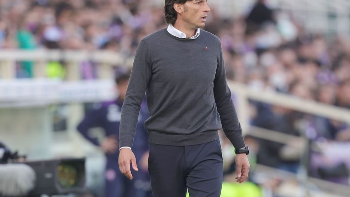 FLORENCE, ITALY - APRIL 27: Gabriele Cioffi manager of Udinese Calcio looks on during the Serie A match between ACF Fiorentina and Udinese Calcio at Stadio Artemio Franchi on April 27, 2022 in Florence, Italy. (Photo by Gabriele Maltinti/Getty Images) Cioffi: “Sofferto tanto, realizzato un’impresa. Non mollare mentalità condivisa” - immagine 1