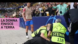 VIDEO Champions League, CR7 stende una steward all’esordio con il Manchester United