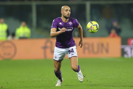 FLORENCE, ITALY - JANUARY 04: Sofyan Amrabat of ACF Fiorentina in action during the Serie A match between ACF Fiorentina and AC Monza at Stadio Artemio Franchi on January 4, 2023 in Florence, Italy. (Photo by Gabriele Maltinti/Getty Images) Amrabat