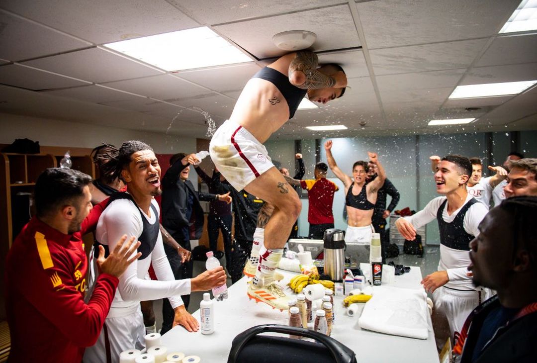 La Roma in finale di Europa League: che festa negli spogliatoi – FOTO GALLERY - immagine 18