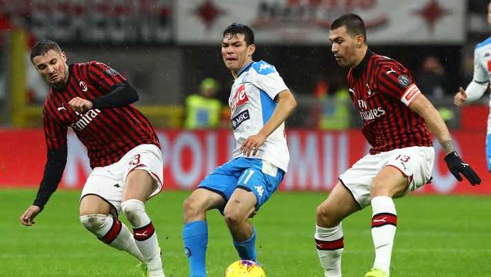 MILAN, ITALY - NOVEMBER 23: Hirving Lozano (C) of SSC Napoli competes for the ball with Rade Krunic (L) and Alessio Romagnoli (R) of AC Milan during the Serie A match between AC Milan and SSC Napoli at Stadio Giuseppe Meazza on November 23, 2019 in Milan, Italy. (Photo by Marco Luzzani/Getty Images) MILAN, ITALY - NOVEMBER 23: Hirving Lozano (C) of SSC Napoli competes for the ball with Rade Krunic (L) and Alessio Romagnoli (R) of AC Milan during the Serie A match between AC Milan and SSC Napoli at Stadio Giuseppe Meazza on November 23, 2019 in Milan, Italy. (Photo by Marco Luzzani/Getty Images)