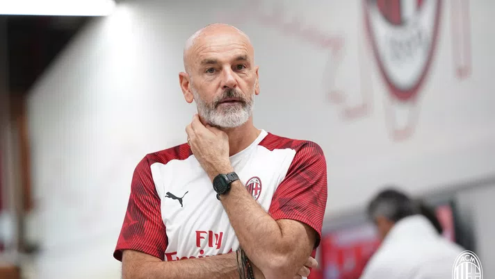 Stefano Pioli, tecnico del Milan, in palestra a Milanello (credits: acmilan.com)