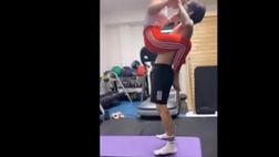 VIDEO / Acrobazie e risate, Luis Alberto: l’allenamento di coppia è uno show!