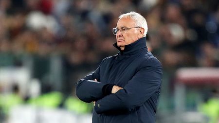 ROME, ITALY - FEBRUARY 05: Claudio Ranieri, Head Coach of Cagliari Calcio, looks on during the Serie A TIM match between AS Roma and Cagliari - Serie A TIM at Stadio Olimpico on February 05, 2024 in Rome, Italy. (Photo by Paolo Bruno/Getty Images)