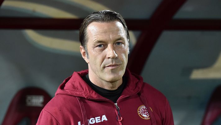 LIVORNO, ITALY - DECEMBER 14: Paolo Tramezzani head coach of AS Livorno prior Serie B match between AS Livorno and Benevento Calcio at Stadio Armando Picchi on December 14, 2019 in Livorno, Italy. (Photo by Giuseppe Bellini/Getty Images) tramezzani manna