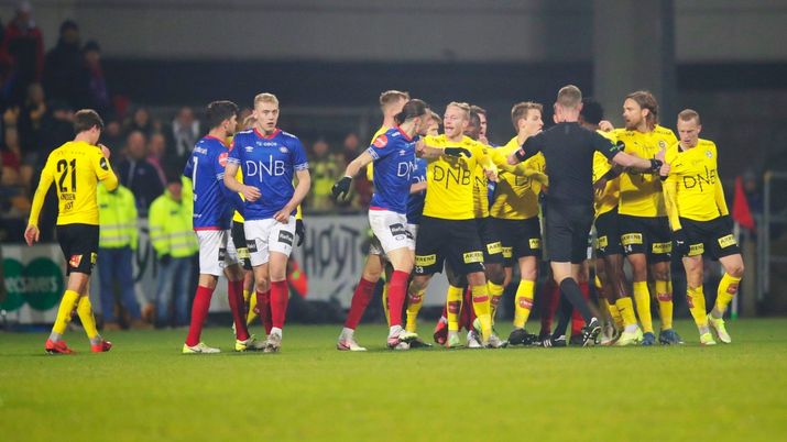 Fiamme in campo e rissa dopo il fallaccio: animi calienti nel derby…norvegese! - immagine 1