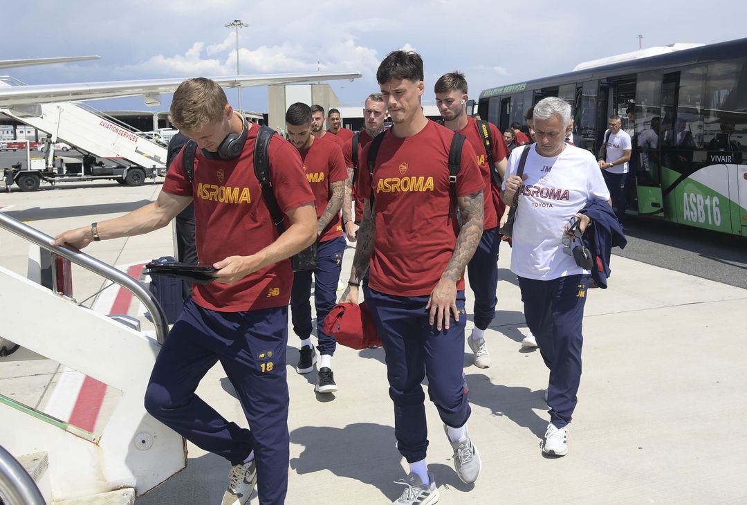 Roma, la partenza per Budapest: domani la finale di Europa League – FOTO GALLERY - immagine 6