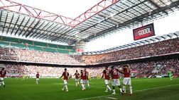Social – Il calciatori del Milan sul prato di San Siro