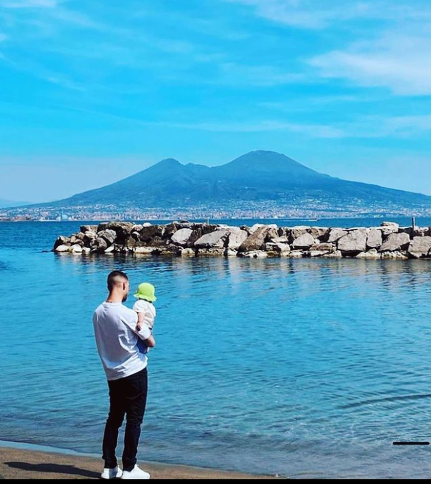 FOTO Politano in versione papà: il tenero scatto con Napoli sullo sfondo- immagine 2