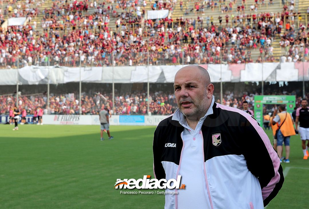  SALERNO, ITALY - AUGUST 25: Coach of US Citta di Palermo Bruno Tedino before the Serie B match between US Salernitana and US Citta di Palermo on August 25, 2018 in Salerno, Italy.  (Photo by Francesco Pecoraro/Getty Images) 