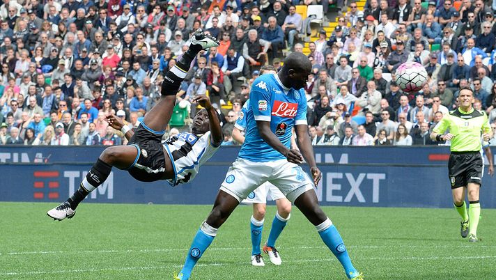 Napoli, ag. Koulibaly: “Ha ricevuto un’offerta dal Liverpool, ma ha deciso di restare in azzurro” Napoli, ag. Koulibaly: “Ha ricevuto un’offerta dal Liverpool, ma ha deciso di restare in azzurro”