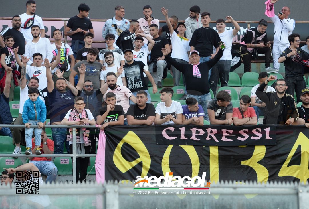 Fototifo, i tifosi allo stadio per Palermo-Virtus Entella 2-2 (gallery) - immagine 68
