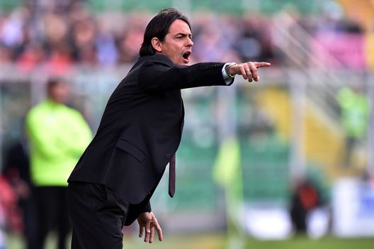 Pippo Inzaghi dà indicazioni (zimbio.com) Pippo Inzaghi dà indicazioni (zimbio.com)