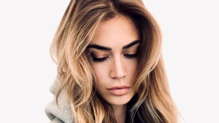 Melissa Satta “fidanzata solo con se stessa”, spunta un anello misterioso al dito Melissa Satta “fidanzata solo con se stessa”, spunta un anello misterioso al dito