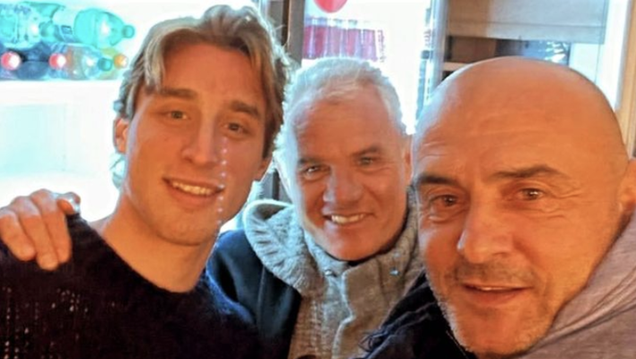 Roma, passato e presente: lo scatto di Giannini con Desideri e Bove – FOTO - immagine 1