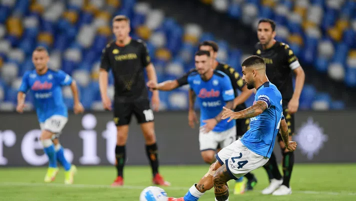 NAPLES, ITALY – AUGUST 22: Lorenzo Insigne of SSC Napoli scores the 1-0 goal during the Serie A match between SSC Napoli v Venezia FC at Stadio Diego Armando Maradona on August 22, 2021 in Naples, Italy. (Photo by Francesco Pecoraro/Getty Images)
