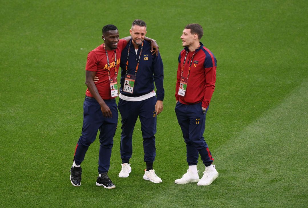 La Roma sul prato della Puskas Arena. Domani la finale – FOTO GALLERY - immagine 52