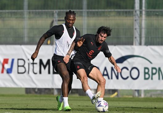 Rafael Leao e Sandro Tonali (giocatori AC Milan), qui in allenamento a Milanello con i rossoneri | Milan News (Getty Images) Leao Tonali AC Milan allenamento Milanello