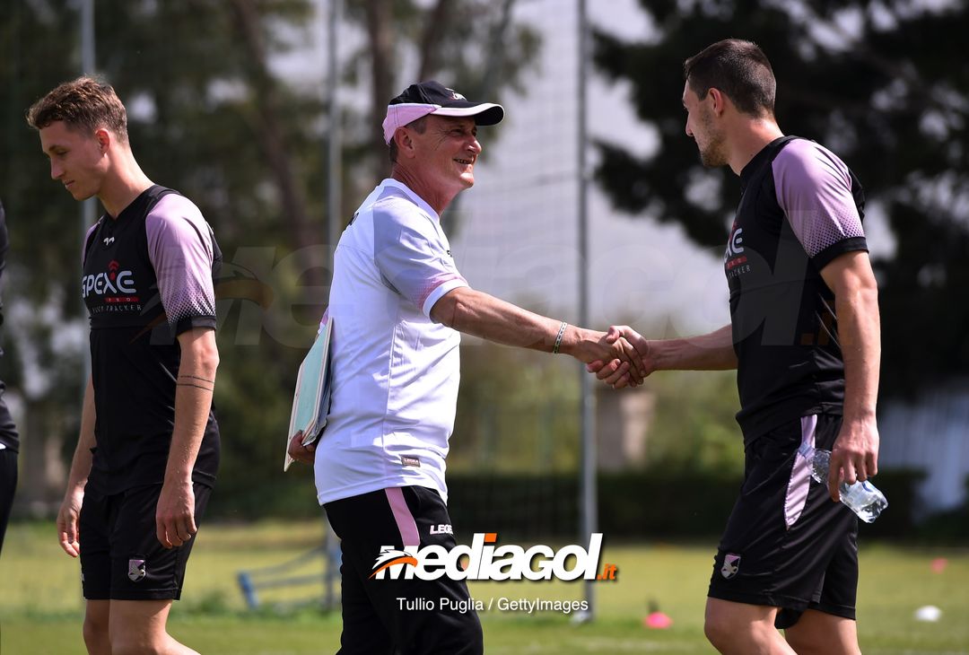  PALERMO, ITALY - APRIL 24: Delio Rossi leads a training session as new Head Coach of US Citta' di Palermo at Tenente Carmelo Onorato Sports Center on April 24, 2019 in Palermo, Italy. (Photo by Tullio M. Puglia/Getty Images) 