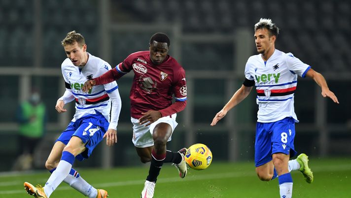 TURIN, ITALY - NOVEMBER 30: Wilfried Singo of Torino F.C. (center) battles for possession with Jakub Jankto of U.C. Sampdoria and Valerio Verre of U.C. Sampdoria during the Serie A match between Torino FC and UC Sampdoria at Stadio Olimpico di Torino on November 30, 2020 in Turin, Italy. Sporting stadiums around Italy remain under strict restrictions due to the Coronavirus Pandemic as Government social distancing laws prohibit fans inside venues resulting in games being played behind closed doors. (Photo by Valerio Pennicino/Getty Images) TURIN, ITALY - NOVEMBER 30: Wilfried Singo of Torino F.C. (center) battles for possession with Jakub Jankto of U.C. Sampdoria and Valerio Verre of U.C. Sampdoria during the Serie A match between Torino FC and UC Sampdoria at Stadio Olimpico di Torino on November 30, 2020 in Turin, Italy. Sporting stadiums around Italy remain under strict restrictions due to the Coronavirus Pandemic as Government social distancing laws prohibit fans inside venues resulting in games being played behind closed doors. (Photo by Valerio Pennicino/Getty Images)