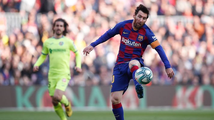 BARCELONA, SPAIN - FEBRUARY 15: Lionel Messi of FC Barcelona controls the ball during the Liga match between FC Barcelona and Getafe CF at Camp Nou on February 15, 2020 in Barcelona, Spain. (Photo by Eric Alonso/Getty Images) BARCELONA, SPAIN - FEBRUARY 15: Lionel Messi of FC Barcelona controls the ball during the Liga match between FC Barcelona and Getafe CF at Camp Nou on February 15, 2020 in Barcelona, Spain. (Photo by Eric Alonso/Getty Images)