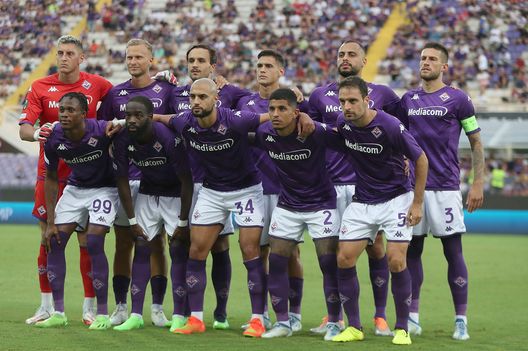 FLORENCE, ITALY - SEPTEMBER 08: ACF Fiorentina poses during the UEFA Europa Conference League group A match between ACF Fiorentina and RÄ«gas Futbola skola at Stadio Artemio Franchi on September 8, 2022 in Florence, Italy (Photo by Gabriele Maltinti/Getty Images) Grassia lancia l’allarme: “Questa Fiorentina rischia di retrocedere”- immagine 2