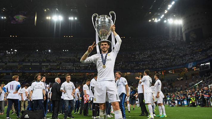 MILAN, ITALY - MAY 28:  Gareth Bale of Real Madrid poses with the Champions League trophy after the UEFA Champions League Final match between Real Madrid and Club Atletico de Madrid at Stadio Giuseppe Meazza on May 28, 2016 in Milan, Italy.  (Photo by Matthias Hangst/Getty Images) 