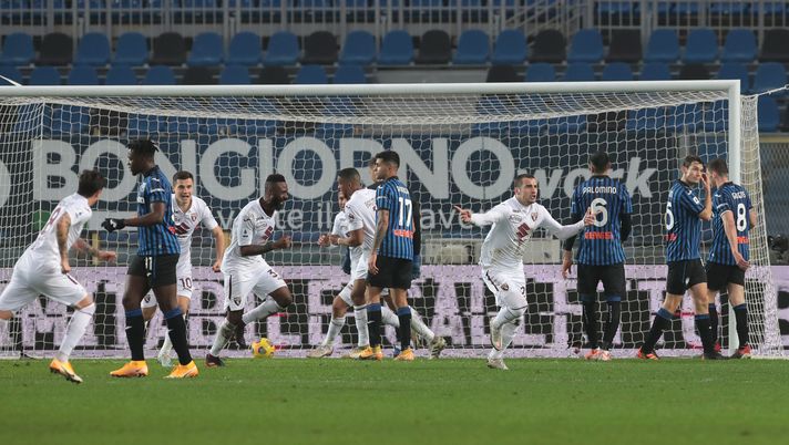 BERGAMO, ITALY - FEBRUARY 06: Federico Bonzzoli of Torino FC celebrates after scoring their side's third goal during the Serie A match between Atalanta BC and Torino FC at Gewiss Stadium on February 06, 2021 in Bergamo, Italy. Sporting stadiums around Italy remain under strict restrictions due to the Coronavirus Pandemic as Government social distancing laws prohibit fans inside venues resulting in games being played behind closed doors. (Photo by Emilio Andreoli/Getty Images) Atalanta-Torino: probabili formazioni, ultime news e dove vederla in tv e streaming - immagine 1