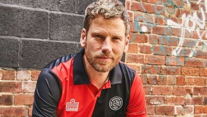 Leeds, una nuova maglia si ispira al Newell’s: in omaggio al Loco Bielsa! - immagine 1